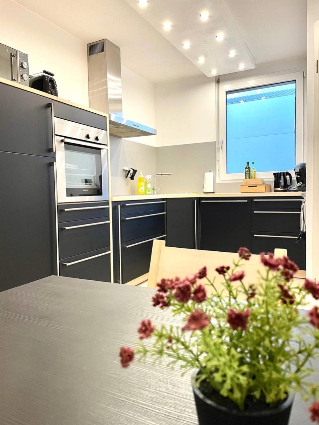 Geraeumiges Ferienhaus In Koblenz Koblencja Zewnętrze zdjęcie