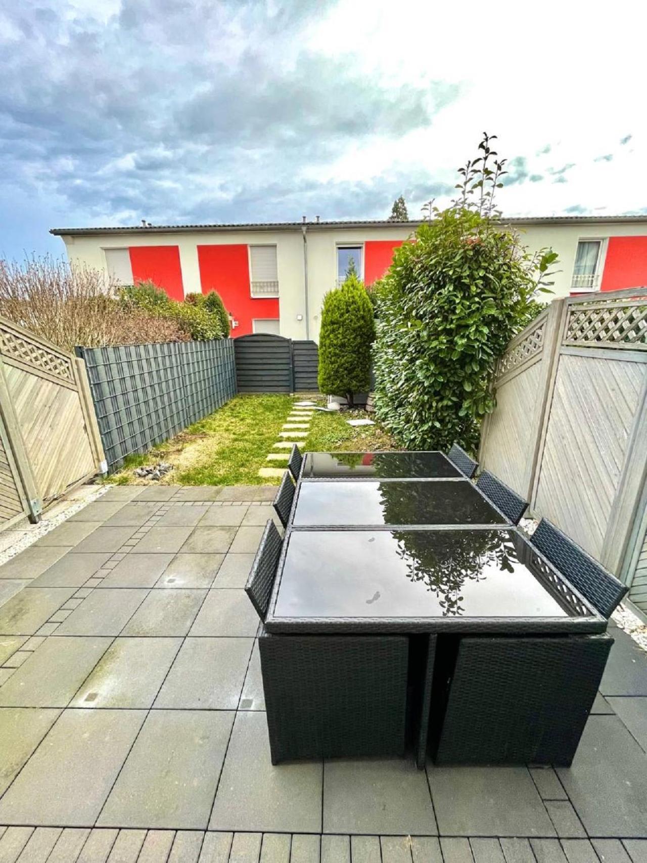 Geraeumiges Ferienhaus In Koblenz Koblencja Zewnętrze zdjęcie